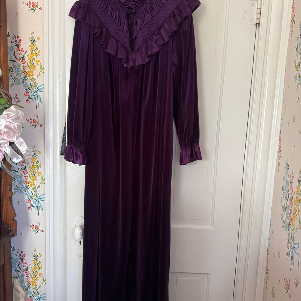 Vintage Gilligan & O'Malley Purple velour nightgown